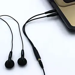 Séparateur Audio 2 en 1 Awei AUX-002 3.5mm Jack Casque Microphone Pour Ordinateur De Bureau Portable Téléphone Portable